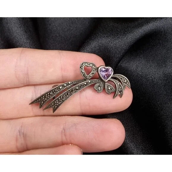 Vintage Sterling Silver 925 Marcasite Bow Brooch With Amethyst Heart Gemstone - Picture 4 of 5